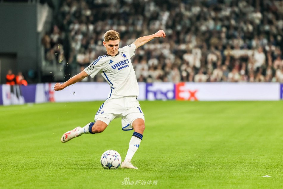 展示了他对 展示了他对